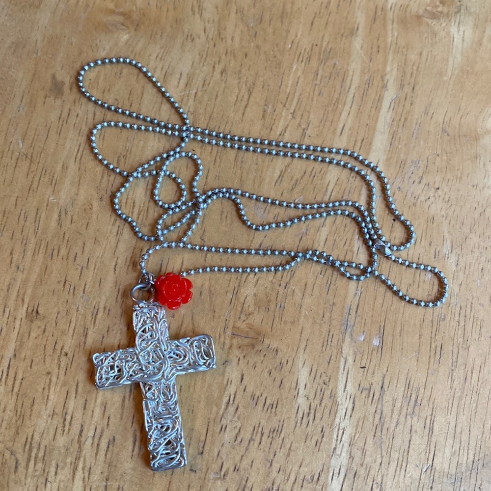 V! Cross silver tone 1,5” in good condition